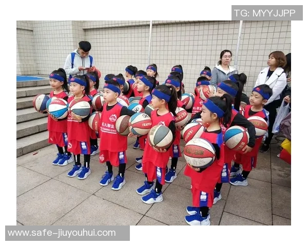 最篮球宝贝的魅力与风采如何征服赛场与观众心灵